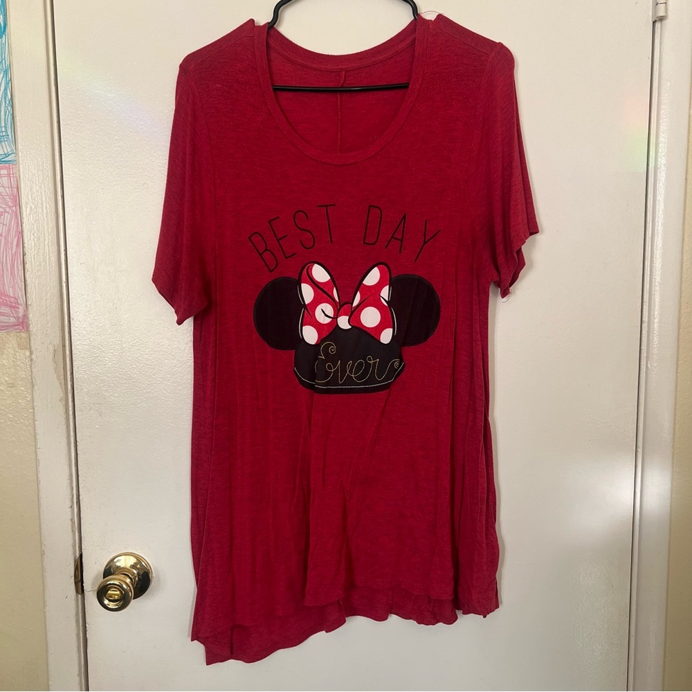 Disney Minnie Mouse Red Graphic T-Shirt - Women’s size L